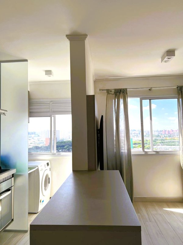 VENDE-SE APARTAMENTO 31m² ANDAR ALTO  PLANEJADOS QUARTO SALA E COZINHA Rua Torres da Barra São Paulo - 