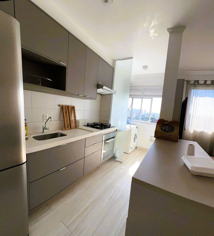 VENDE-SE APARTAMENTO 31m² ANDAR ALTO  PLANEJADOS QUARTO SALA E COZINHA Rua Torres da Barra São Paulo - 