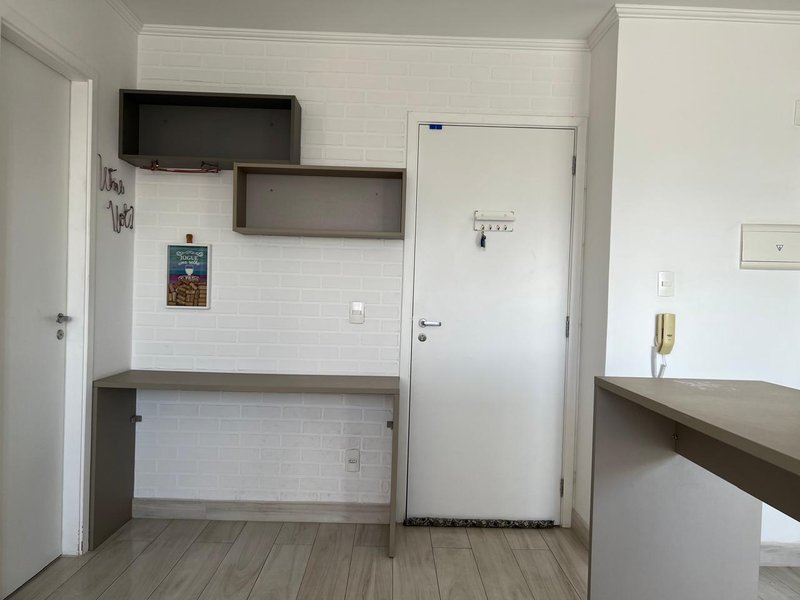 VENDE-SE APARTAMENTO 31m² ANDAR ALTO  PLANEJADOS QUARTO SALA E COZINHA Rua Torres da Barra São Paulo - 