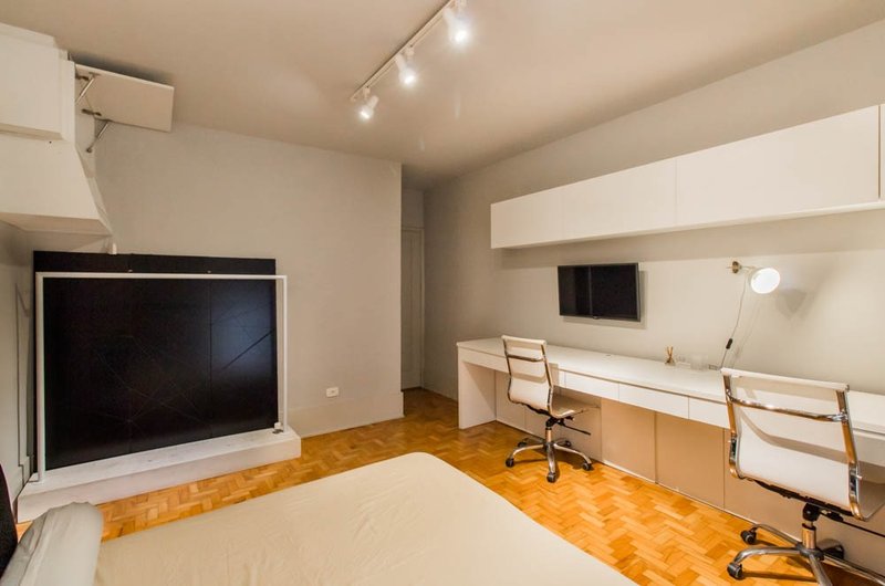 Casa 133m²  3 dormitórios  2 banheiros  1 vaga baixou de 2.200.000,00 para 1.700.000,00 Rua Iguatemi, 284  São Paulo - 
