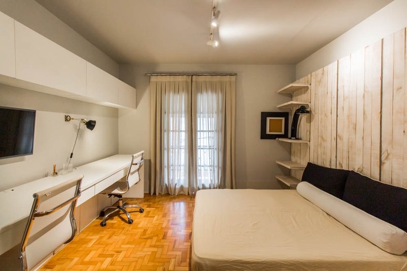 Casa 133m²  3 dormitórios  2 banheiros  1 vaga baixou de 2.200.000,00 para 1.700.000,00 Rua Iguatemi, 284  São Paulo - 