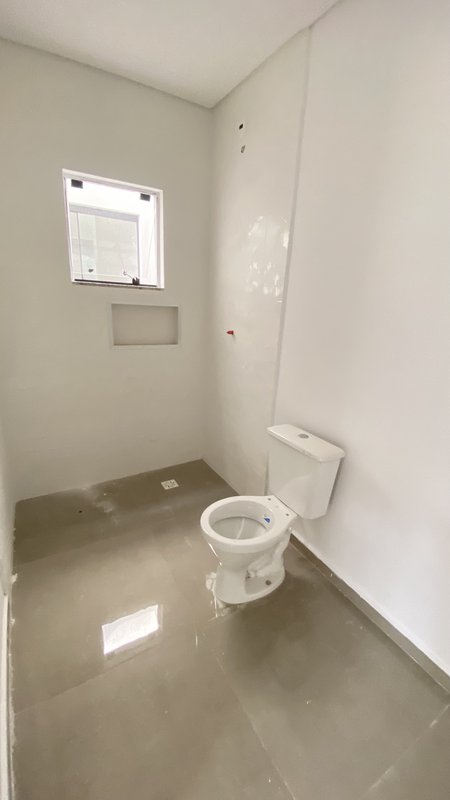 CASA COM 1 SUÍTE MAIS 2 DORMITÓRIOS NA GUABIRUBA SUL - Guabiruba - 