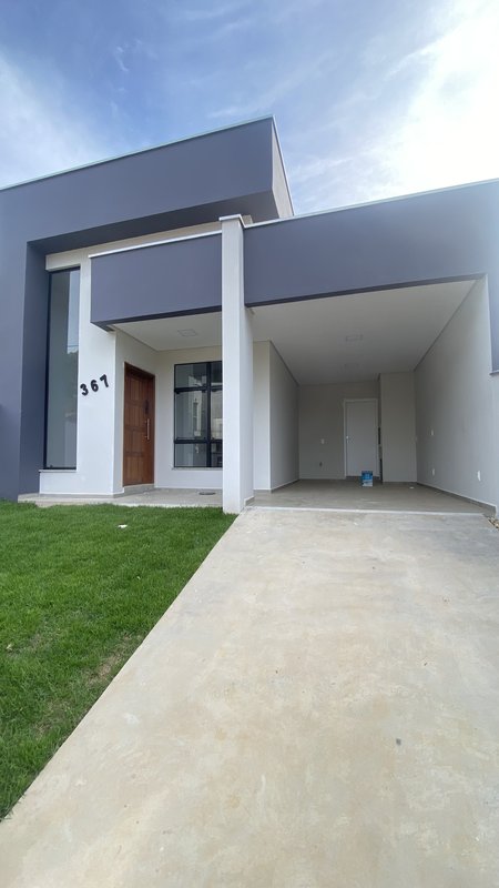 CASA COM 1 SUÍTE MAIS 2 DORMITÓRIOS NA GUABIRUBA SUL - Guabiruba - 