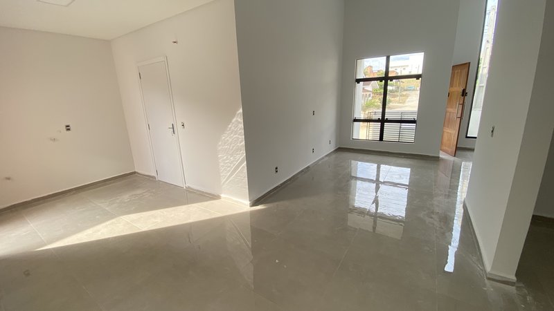 CASA COM 1 SUÍTE MAIS 2 DORMITÓRIOS NA GUABIRUBA SUL - Guabiruba - 