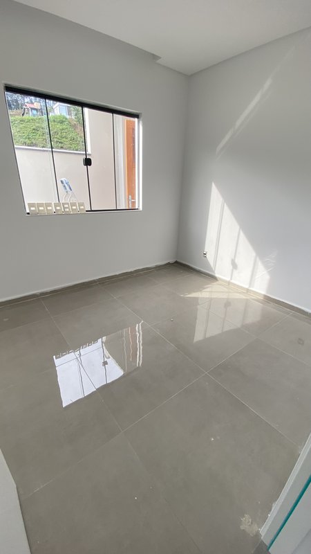 CASA COM 1 SUÍTE MAIS 2 DORMITÓRIOS NA GUABIRUBA SUL - Guabiruba - 