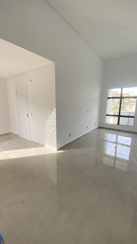 CASA COM 1 SUÍTE MAIS 2 DORMITÓRIOS NA GUABIRUBA SUL - Guabiruba - 