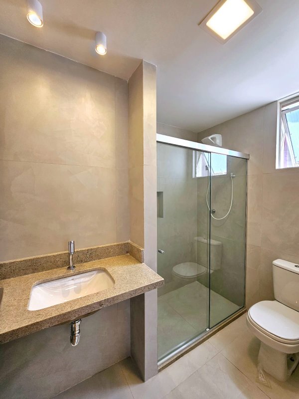 APARTAMENTO 2 SUÍTES LAVABO GABINETE  GARAGEM REFORMADO ELEVADOR À VENDA NA GRAÇA! Rua Rita de Cássia Salvador - 
