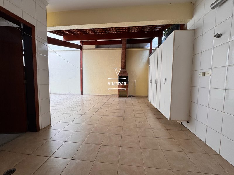 Sobrado 4 dormitórios sendo 2 suítes + 6 vagas de garagem - Guarulhos - 