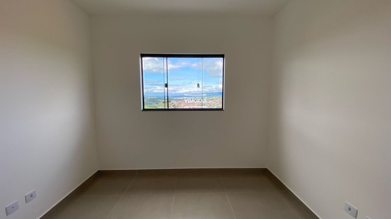 Sobrado 3 dormitórios sendo 1 suíte + 2 vagas de garagem - Itaquaquecetuba - 