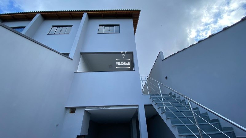 Sobrado 3 dormitórios sendo 1 suíte + 2 vagas de garagem - Itaquaquecetuba - 