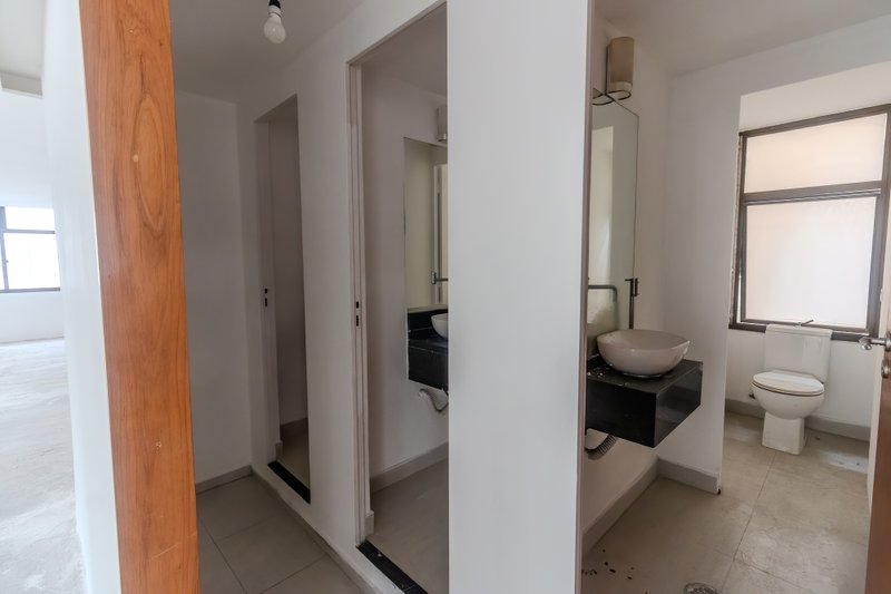 ALUGA-SE Conjunto Comercial na Vila Olímpia – 230 m², Vão Livre, 5 Vagas e Infraestrutura Rua Pequetita São Paulo - 