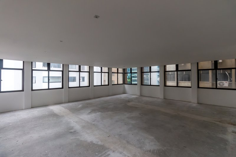ALUGA-SE Conjunto Comercial na Vila Olímpia – 230 m², Vão Livre, 5 Vagas e Infraestrutura Rua Pequetita São Paulo - 