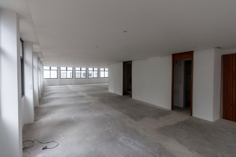 ALUGA-SE Conjunto Comercial na Vila Olímpia – 230 m², Vão Livre, 5 Vagas e Infraestrutura Rua Pequetita São Paulo - 