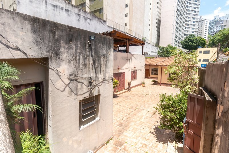 VENDE-SE TERRENO a poucos metros da Avenida Paulista — 357 m² - FRENTE 11,9M Rua Almirante Marques de Leão São Paulo - 