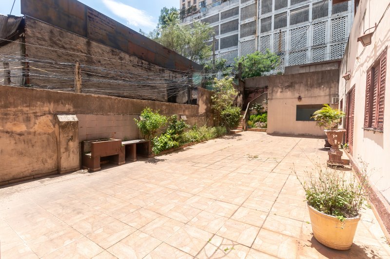 VENDE-SE TERRENO a poucos metros da Avenida Paulista — 357 m² - FRENTE 11,9M Rua Almirante Marques de Leão São Paulo - 