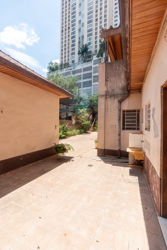 VENDE-SE TERRENO a poucos metros da Avenida Paulista — 357 m² - FRENTE 11,9M Rua Almirante Marques de Leão São Paulo - 