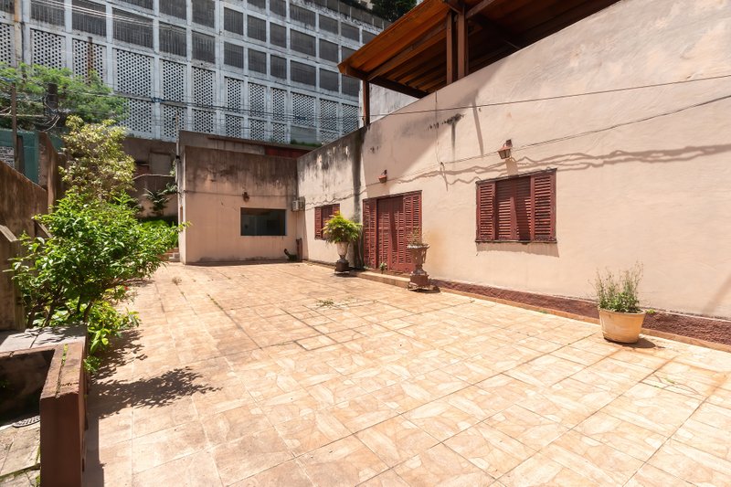VENDE-SE TERRENO a poucos metros da Avenida Paulista — 357 m² - FRENTE 11,9M Rua Almirante Marques de Leão São Paulo - 