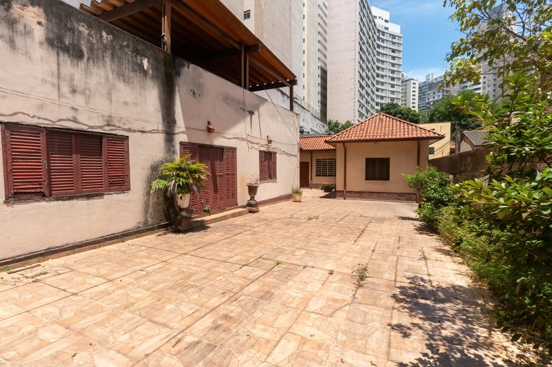 VENDE-SE TERRENO a poucos metros da Avenida Paulista — 357 m² - FRENTE 11,9M Rua Almirante Marques de Leão São Paulo - 