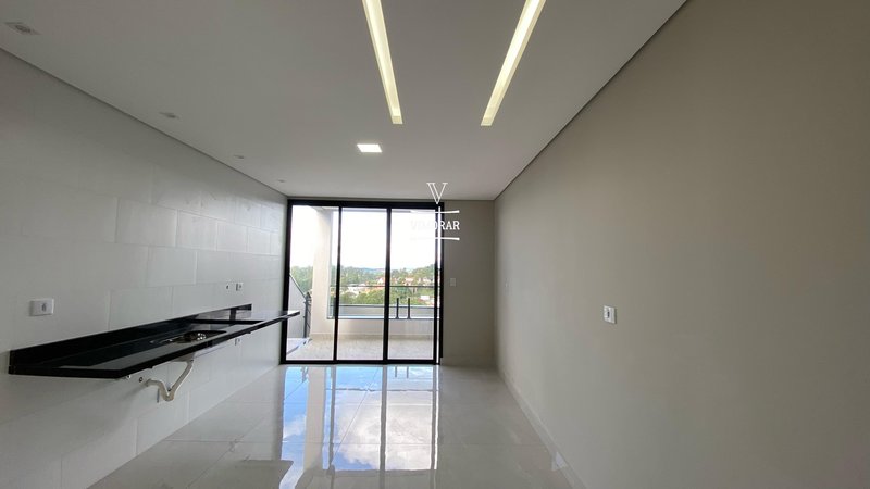 Sobrado 3 dormitórios sendo 1 suíte + 5 vagas de garagem - Itaquaquecetuba - 