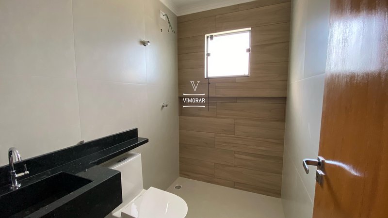 Sobrado 3 dormitórios sendo 1 suíte + 5 vagas de garagem - Itaquaquecetuba - 