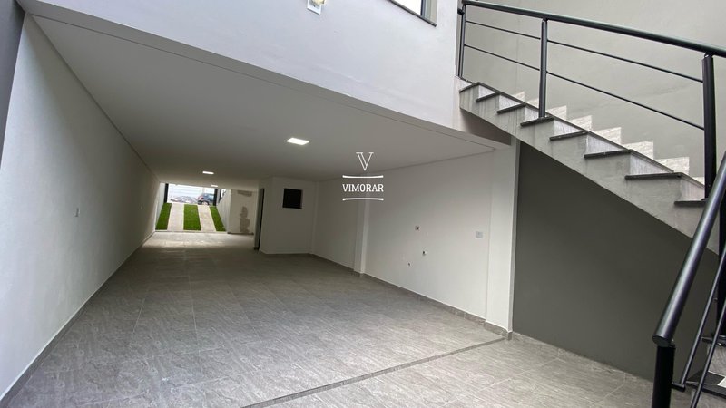 Sobrado 3 dormitórios sendo 1 suíte + 5 vagas de garagem - Itaquaquecetuba - 