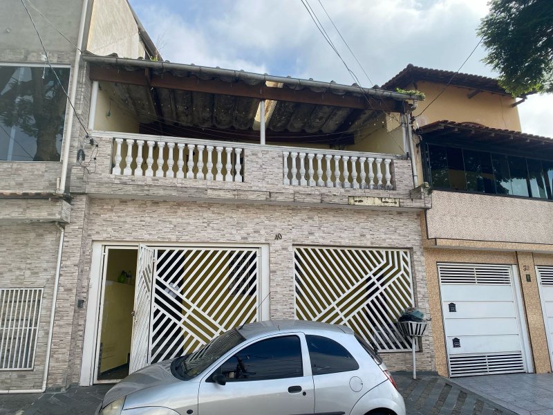 Sobrado com 02 dormitórios, 02 banheiros e 01 vaga de garagem Rua Gregor Aichinger São Paulo - 