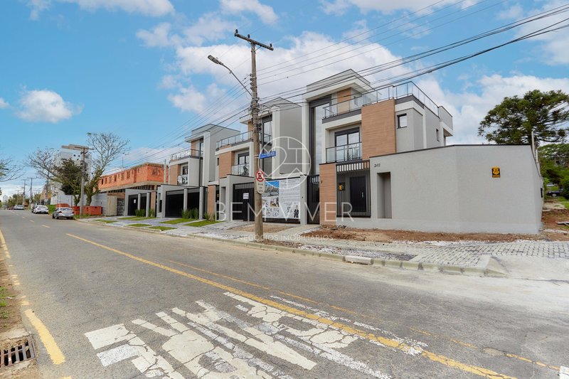Casa de esquina alto padrão, 185m2, 3 suítes, 04vagas, área externa/terraço Joaquim Augusto Andrade Curitiba - 