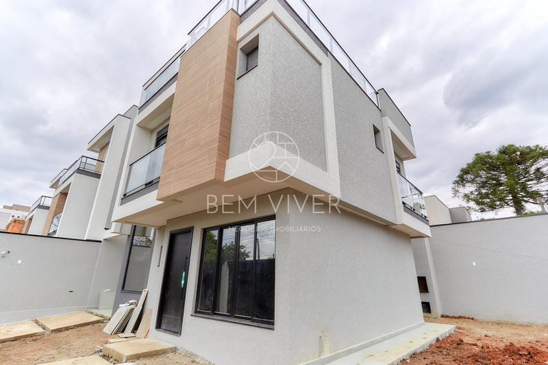 Casa de esquina alto padrão, 185m2, 3 suítes, 04vagas, área externa/terraço Joaquim Augusto Andrade Curitiba - 
