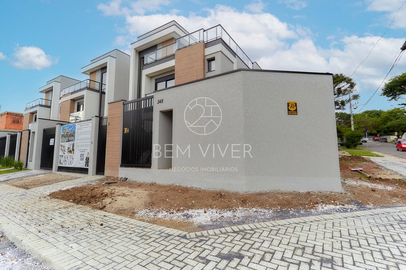 Casa de esquina alto padrão, 185m2, 3 suítes, 04vagas, área externa/terraço Joaquim Augusto Andrade Curitiba - 