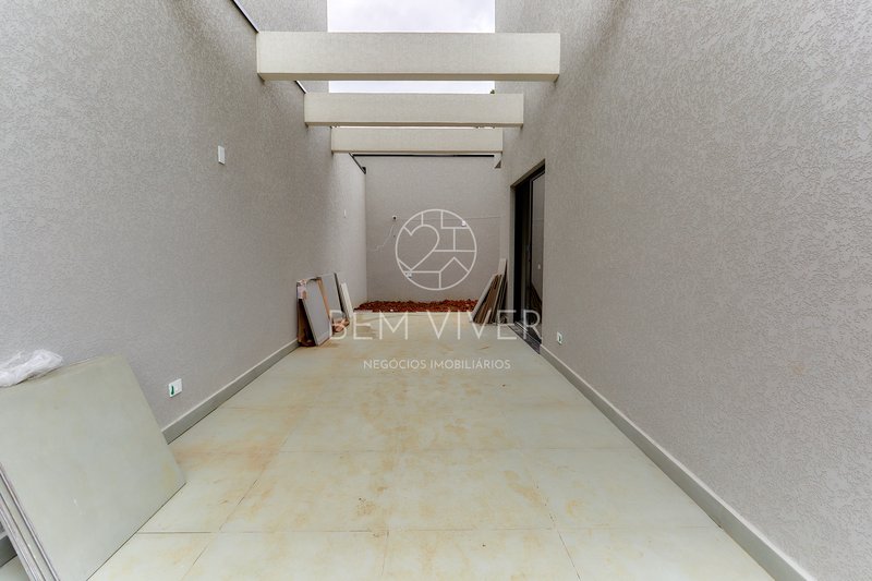 Casa de esquina alto padrão, 185m2, 3 suítes, 04vagas, área externa/terraço Joaquim Augusto Andrade Curitiba - 