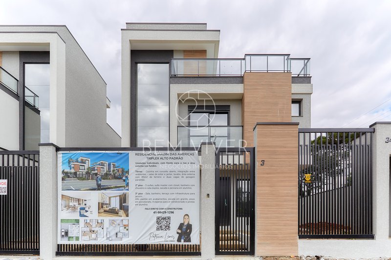 Casa de esquina alto padrão, 185m2, 3 suítes, 04vagas, área externa/terraço Joaquim Augusto Andrade Curitiba - 