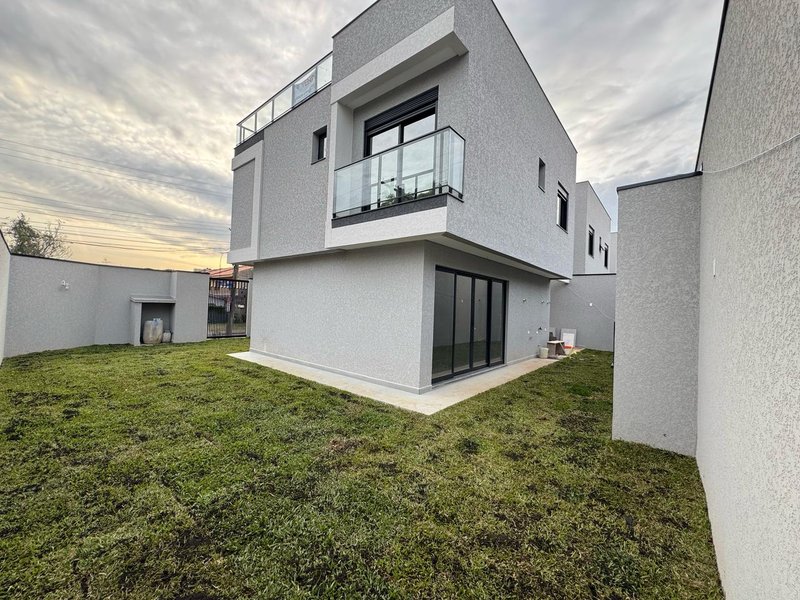 Casa de esquina alto padrão, 185m2, 3 suítes, 04vagas, área externa/terraço Joaquim Augusto Andrade Curitiba - 
