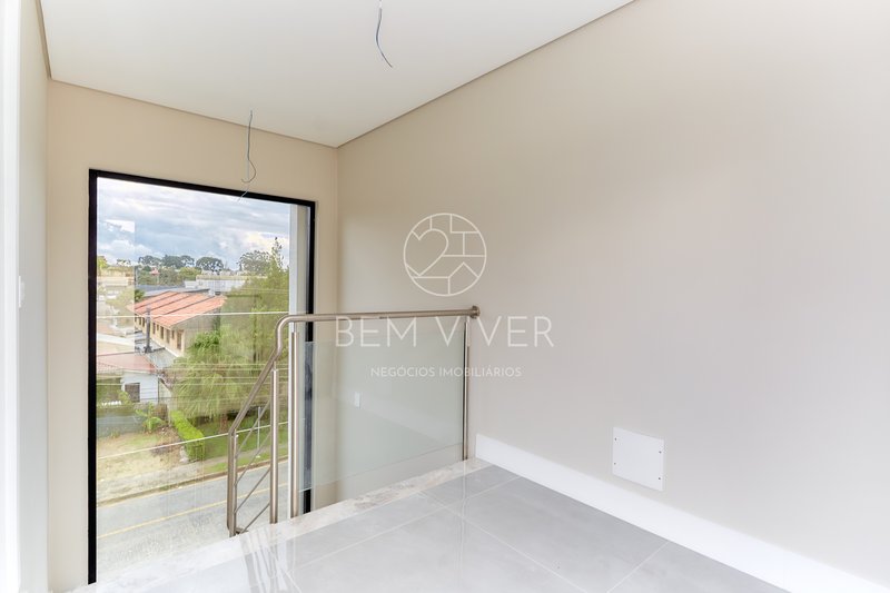 Casa de esquina alto padrão, 185m2, 3 suítes, 04vagas, área externa/terraço Joaquim Augusto Andrade Curitiba - 
