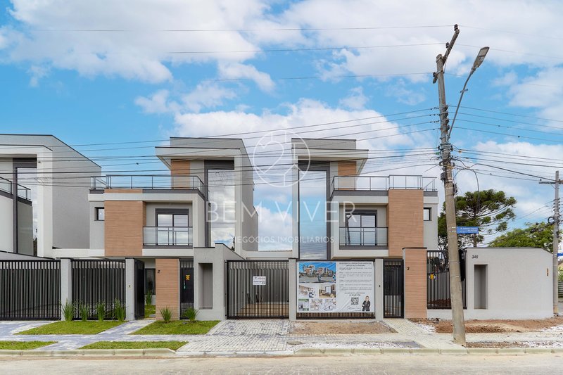 Casa de esquina alto padrão, 185m2, 3 suítes, 04vagas, área externa/terraço Joaquim Augusto Andrade Curitiba - 