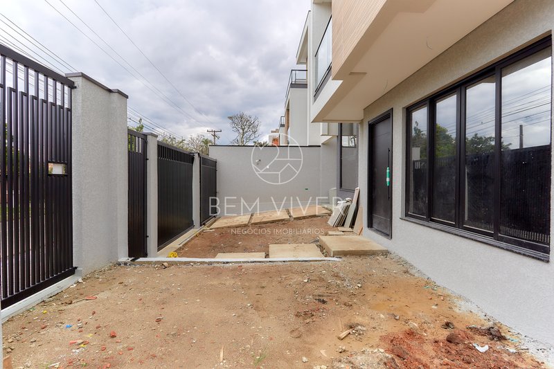 Casa de esquina alto padrão, 185m2, 3 suítes, 04vagas, área externa/terraço Joaquim Augusto Andrade Curitiba - 