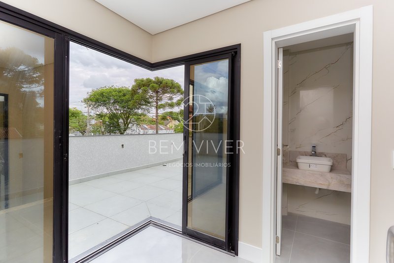 Casa de esquina alto padrão, 185m2, 3 suítes, 04vagas, área externa/terraço Joaquim Augusto Andrade Curitiba - 