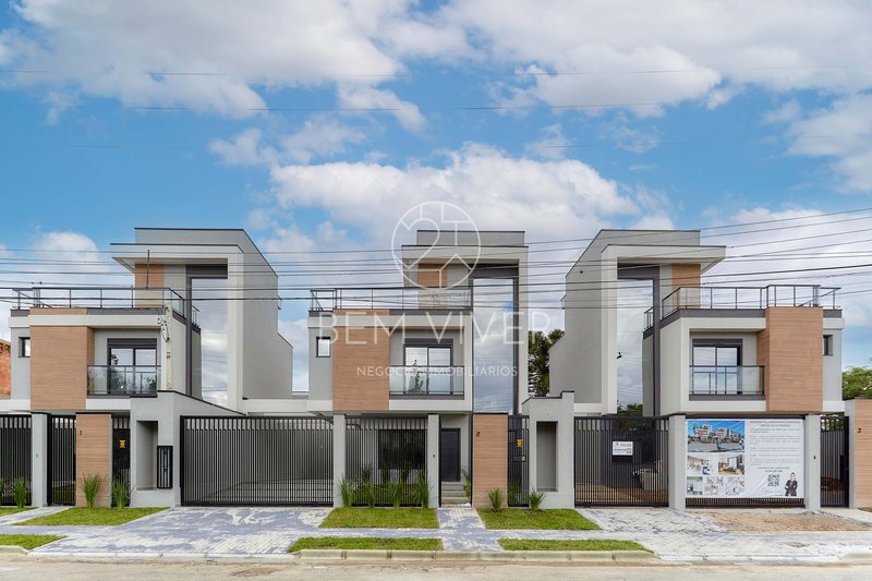 Casa de esquina alto padrão, 185m2, 3 suítes, 04vagas, área externa/terraço Joaquim Augusto Andrade Curitiba - 