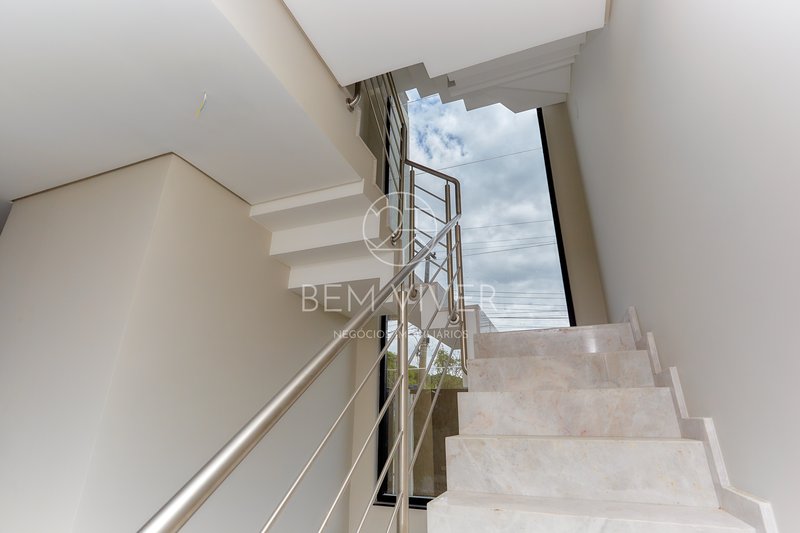 Casa de esquina alto padrão, 185m2, 3 suítes, 04vagas, área externa/terraço Joaquim Augusto Andrade Curitiba - 