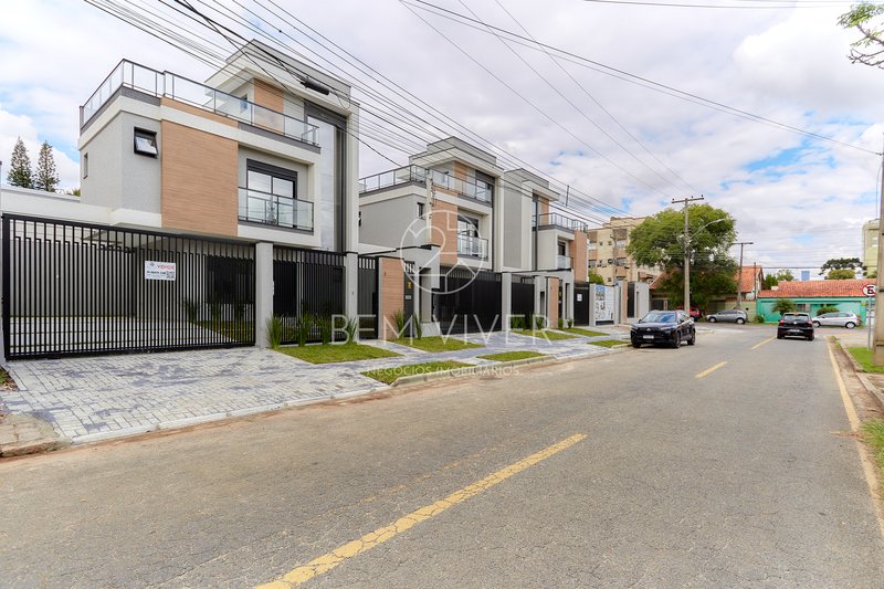 Casa alto padrão 185m2, 3 suítes, 6 vagas, quintal 85m, terraço, Jardim Américas Joaquim Augusto Andrade Curitiba - 
