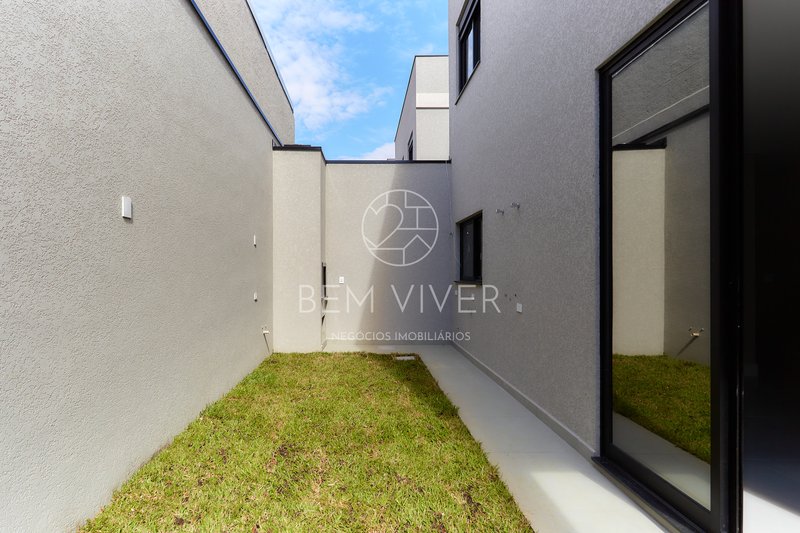 Casa alto padrão 185m2, 3 suítes, 6 vagas, quintal 85m, terraço, Jardim Américas Joaquim Augusto Andrade Curitiba - 