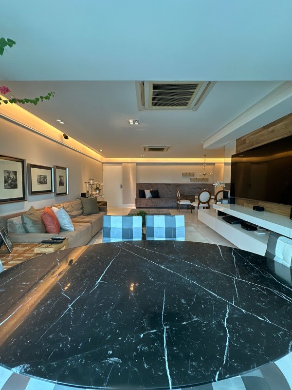 Apartamento à venda com 3 quartos sendo 3 suites, 170m² área útil por R$ 2.100.000,00 Rua Francisco da Cunha Recife - 