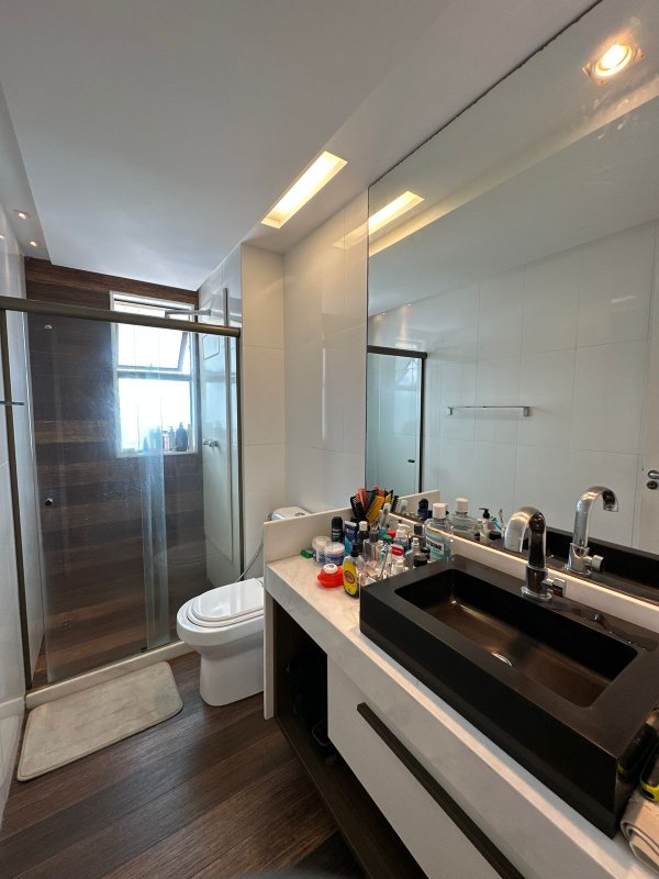 Apartamento à venda com 3 quartos sendo 3 suites, 170m² área útil por R$ 2.100.000,00 Rua Francisco da Cunha Recife - 