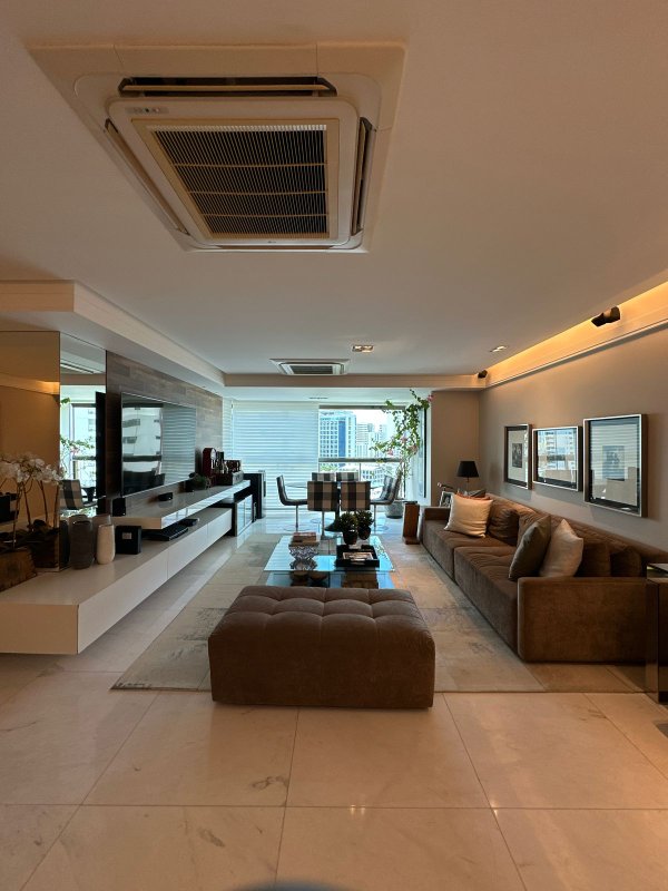 Apartamento à venda com 3 quartos sendo 3 suites, 170m² área útil por R$ 2.100.000,00 Rua Francisco da Cunha Recife - 