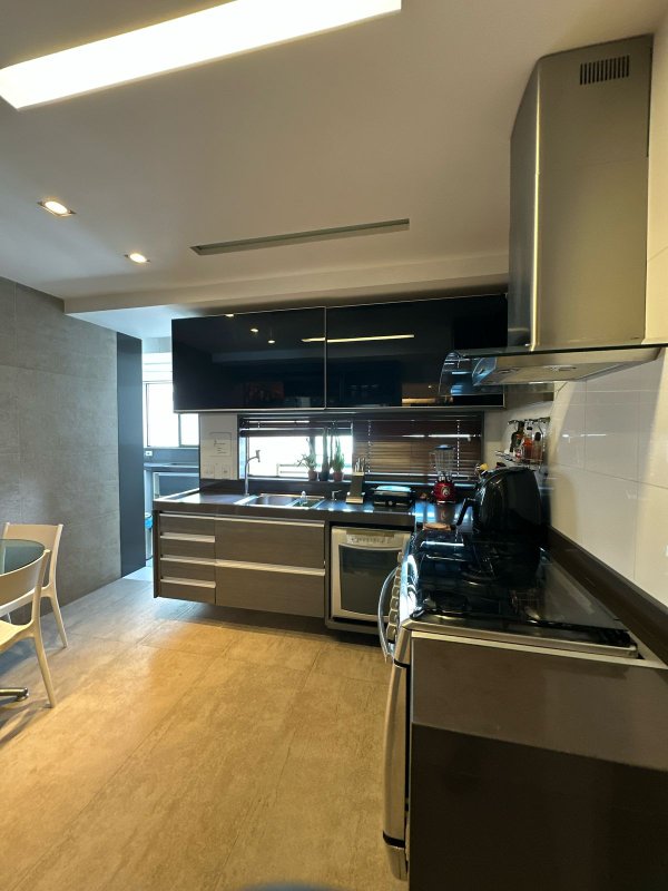Apartamento à venda com 3 quartos sendo 3 suites, 170m² área útil por R$ 2.100.000,00 Rua Francisco da Cunha Recife - 