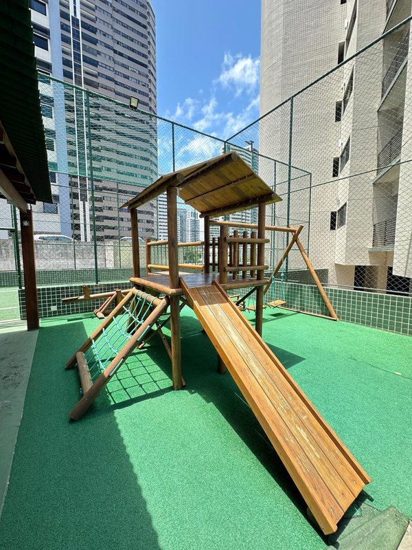 Apartamento à venda com 3 quartos sendo 3 suites, 170m² área útil por R$ 2.100.000,00 Rua Francisco da Cunha Recife - 