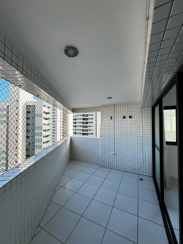 Apartamento à venda com 4 quartos sendo 3 suites, 155m² área útil por R$ 1.390.000,00 Rua Professor Augusto Lins e Silva Recife - 