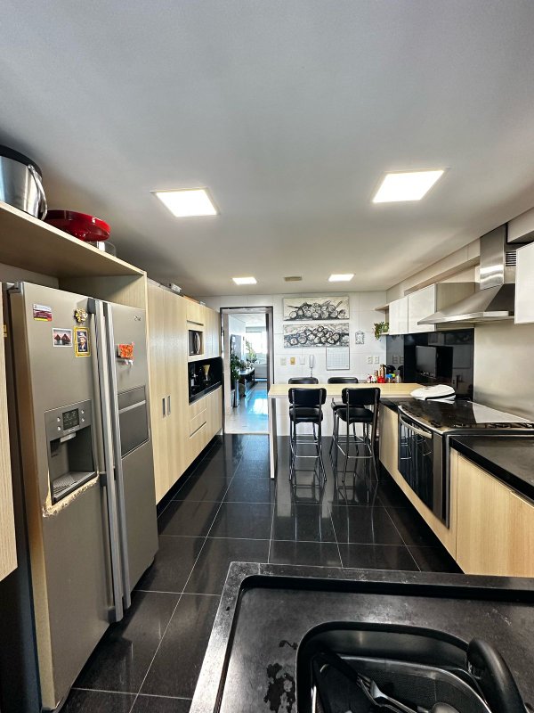 Apartamento à venda com 3 quartos sendo 3 suites, 174m² área útil por R$ 1.900.000,00 Rua Ana Camelo da Silva Recife - 