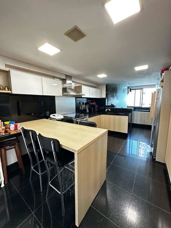 Apartamento à venda com 3 quartos sendo 3 suites, 174m² área útil por R$ 1.900.000,00 Rua Ana Camelo da Silva Recife - 