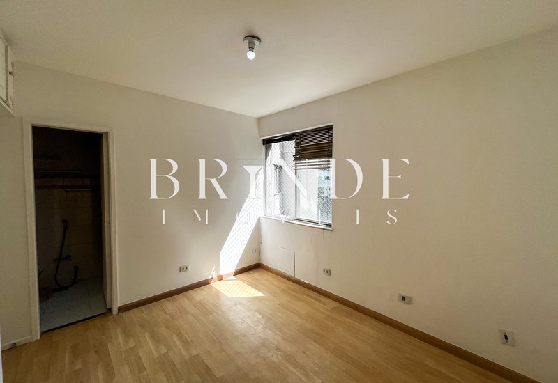 Apartamento de 3 Quartos à venda em Laranjeiras com vista para o Pão de Açúcar Rua Pereira da Silva Rio de Janeiro - 