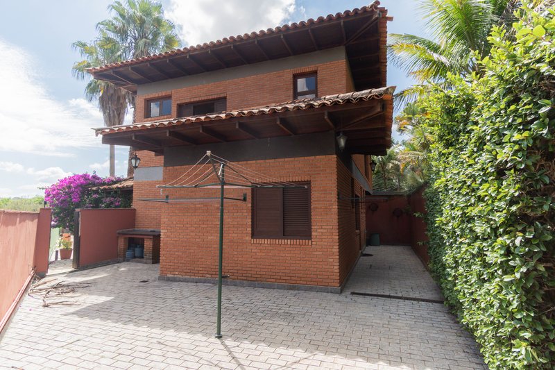 UMA CASA DE CHARME - Carapicuíba - 